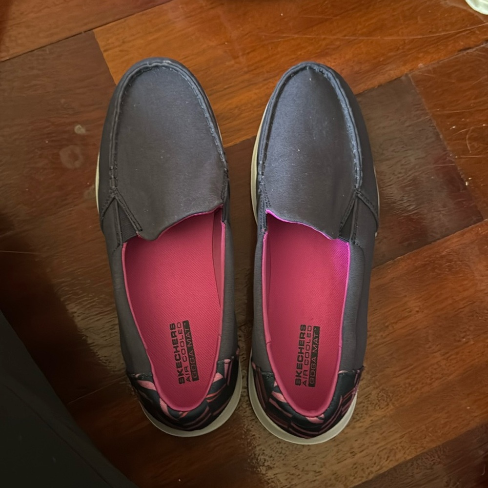 Sketchers Slip Ons